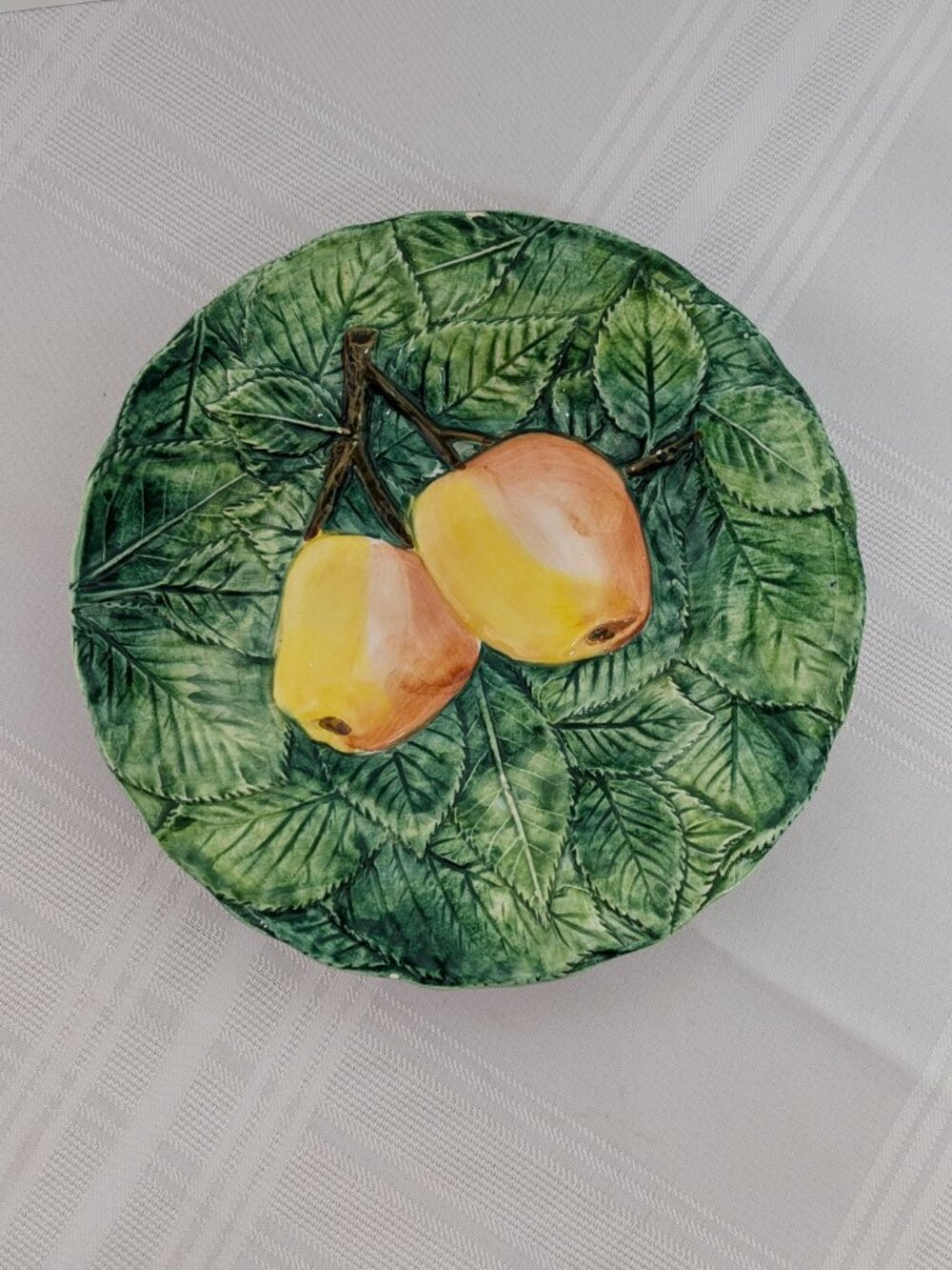 Vintage hand-painted Italian Majolica apple + leaf plate 8 inch Neiman Marcus - Picture 3 of 7